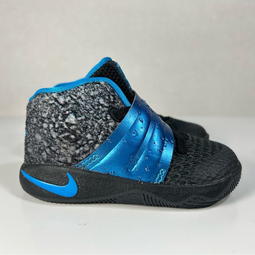 Nike Kyrie 2 “WET” Glow Anthracite Toddler Shoe Sneaker 827281-005; Toddle Sz 5C
